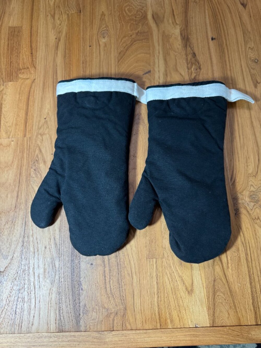 Two Le Creuset Oven Mitts Gloves 100% Cotton 14" Black White Trim Magnetic